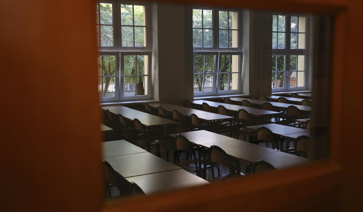 NextImg:California high school cuts honors English class to make learning more fair