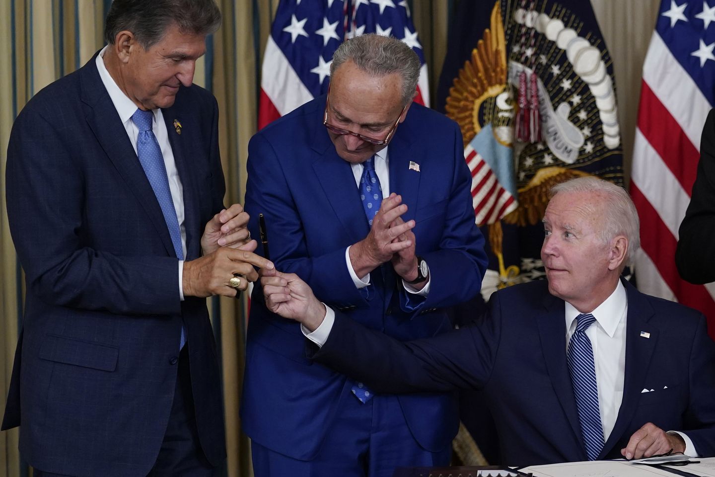 Senate Democrats eye new money to help cities deal with migrants bused in from Texas