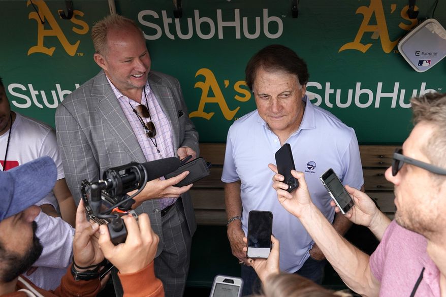 Chicago White Sox manager Tony La Russa, back right, talks to reporters in the dugout before a baseball game against the Oakland Athletics in Oakland, Calif., Sunday, Sept. 11, 2022. (AP Photo/Godofredo A. Vásquez)**FILE**