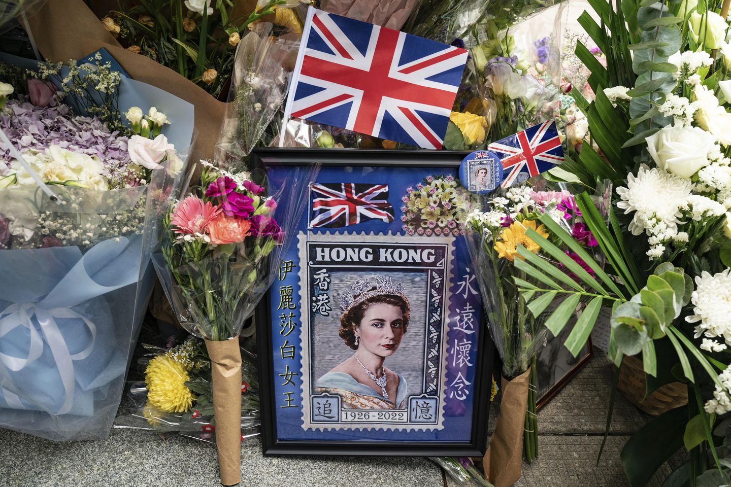 Hong Kong'da, Kraliçe II. Elizabeth'in acısı, muhalefet olarak ikiye katlanıyor