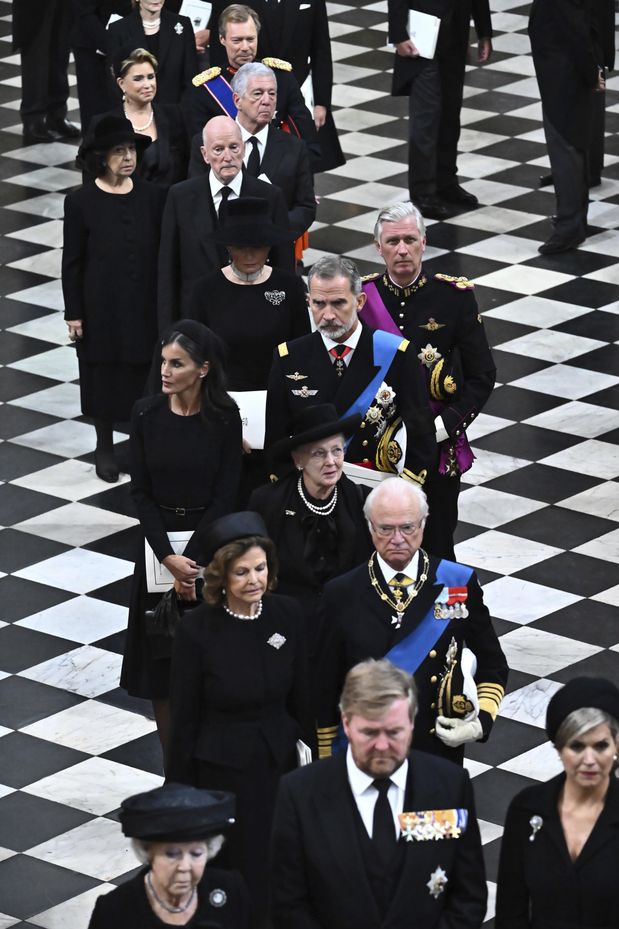 Danimarka Kraliçesi Margrethe II, Kraliçe II. Elizabeth'in cenazesinden sonra pozitif çıktı