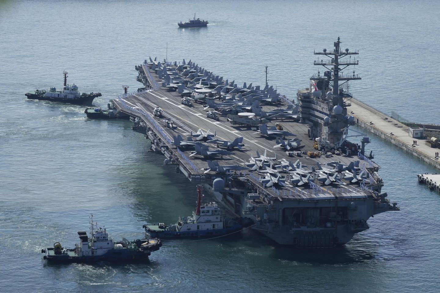 USS Ronald Reagan uçak gemisi askeri tatbikatlar için Güney Kore'ye geldi