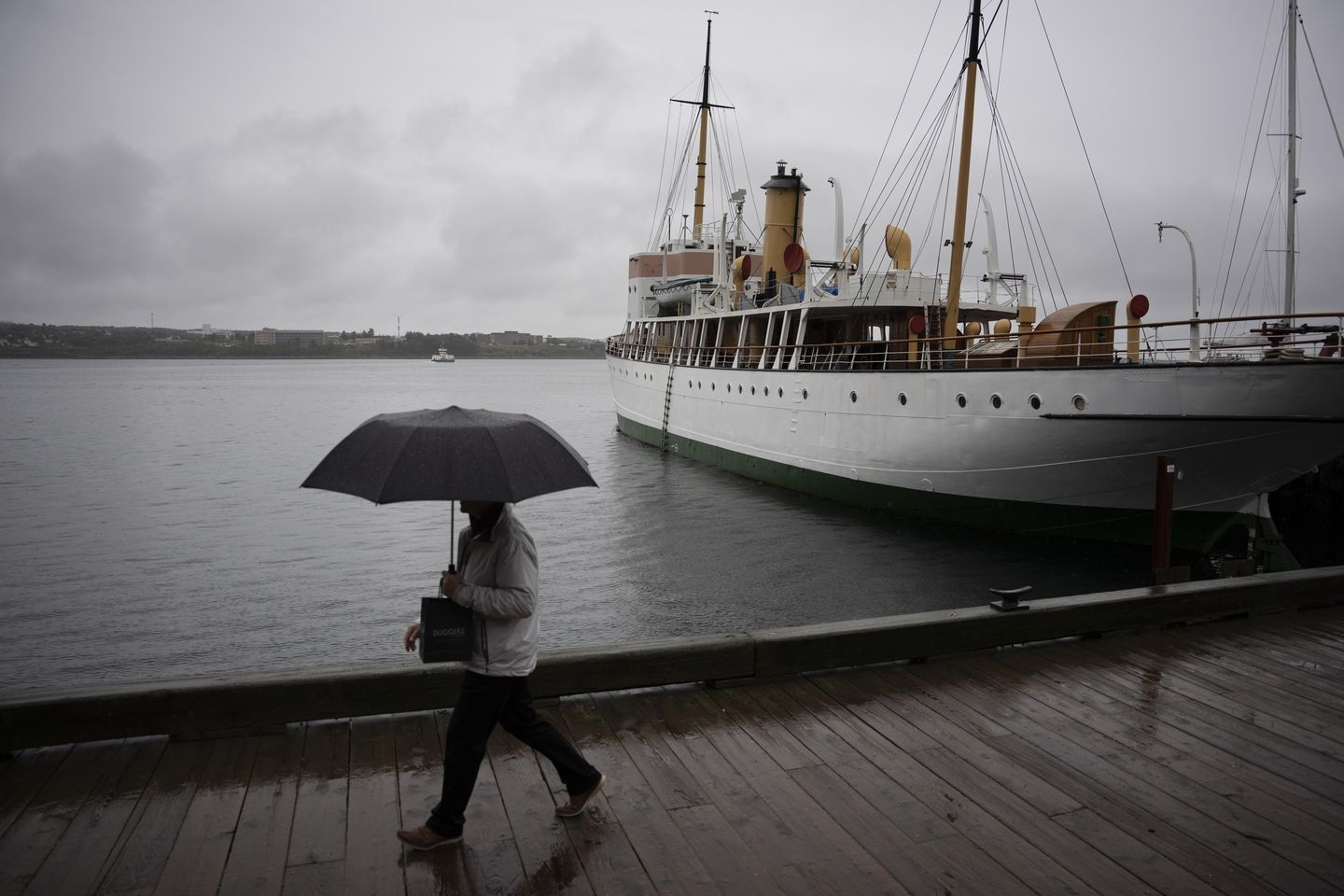 Fiona, Atlantik Kanada'da kuvvetli rüzgarlarla elektriği kesiyor