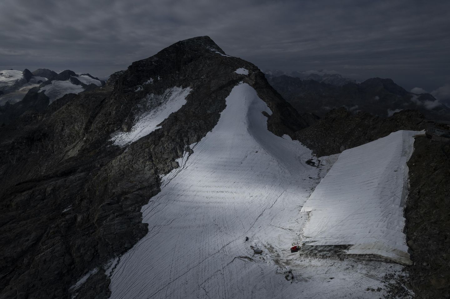 Çalışma: Isı dalgası, İsviçre buzullarının benzeri görülmemiş erimesine yol açtı
