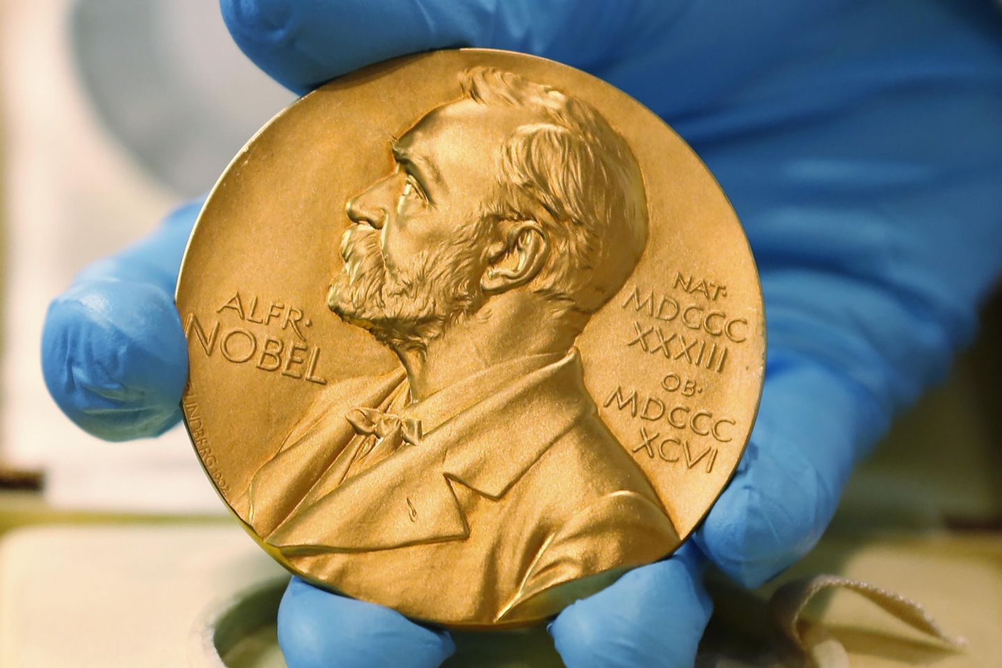 Premio Nobel para sueco que descifró secretos del ADN neandertal