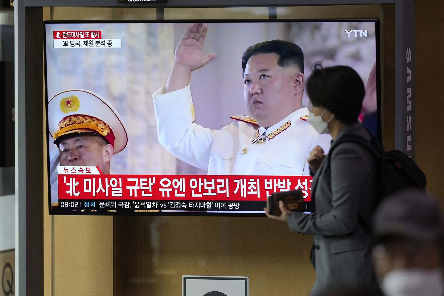 Kuzey Kore, ABD taşıyıcıyı yeniden konuşlandırdıkça daha fazla füze fırlattı