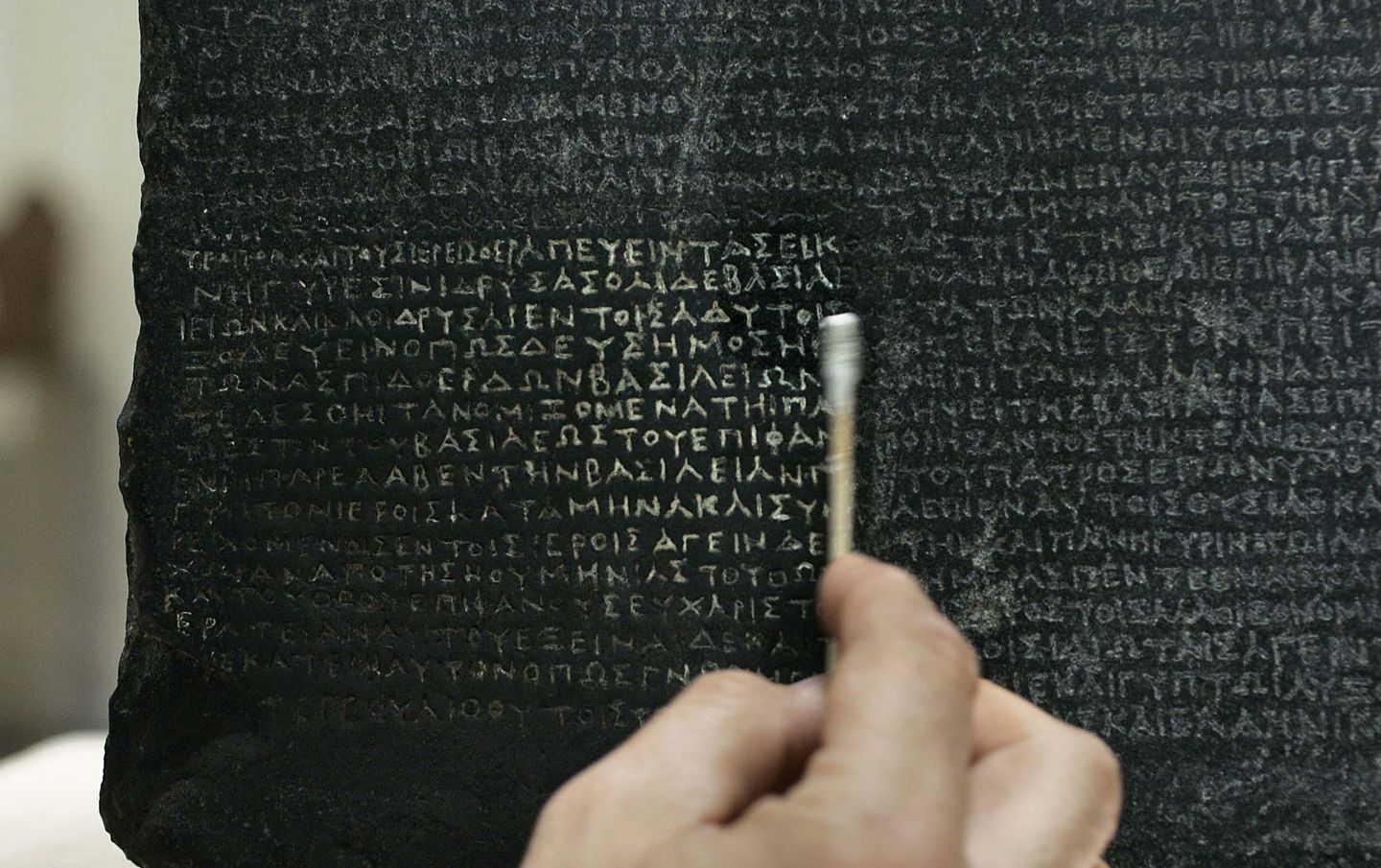 Mısırlı akademisyenler Rosetta Stone'un iadesi için dilekçe verdi