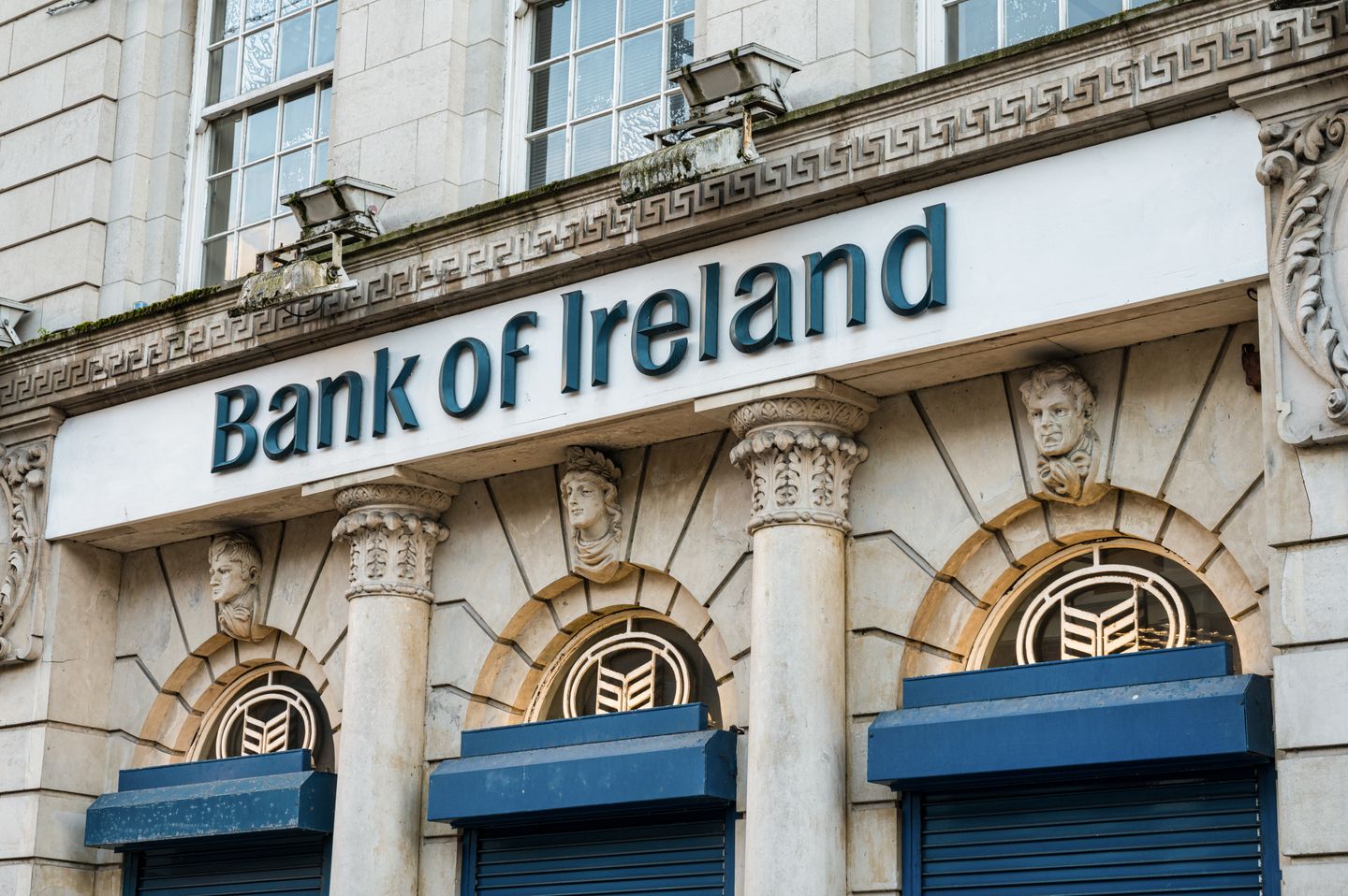 İrlanda Bankası, kadın çalışanlara 10 gün ücretli menopoz izni sunuyor