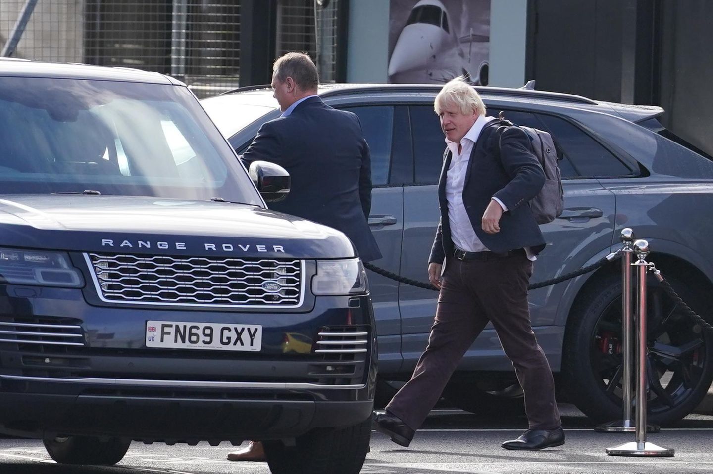 Boris Johnson, başbakanlığa aday olacağı söylentileri üzerine İngiltere'ye döndü