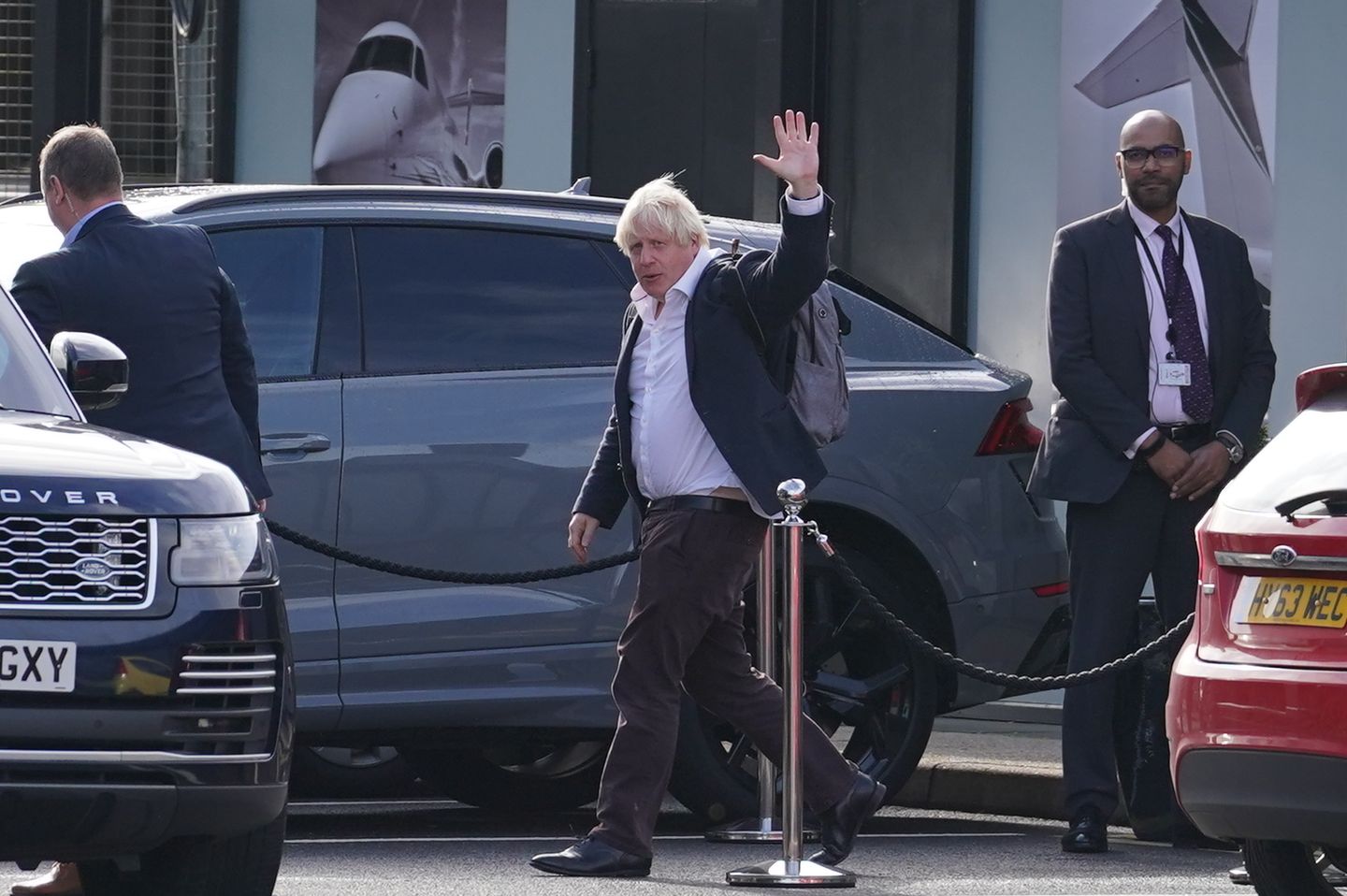 Boris Johnson, İngiltere'nin yeni başbakanı olmak için yarış dışı kaldı