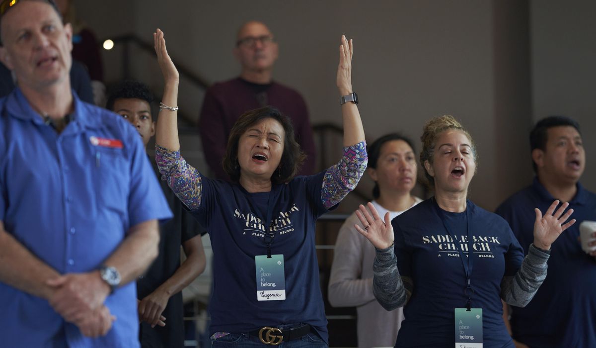 NextImg:Southern Baptists oust Rick Warren’s Saddleback Church over woman pastor