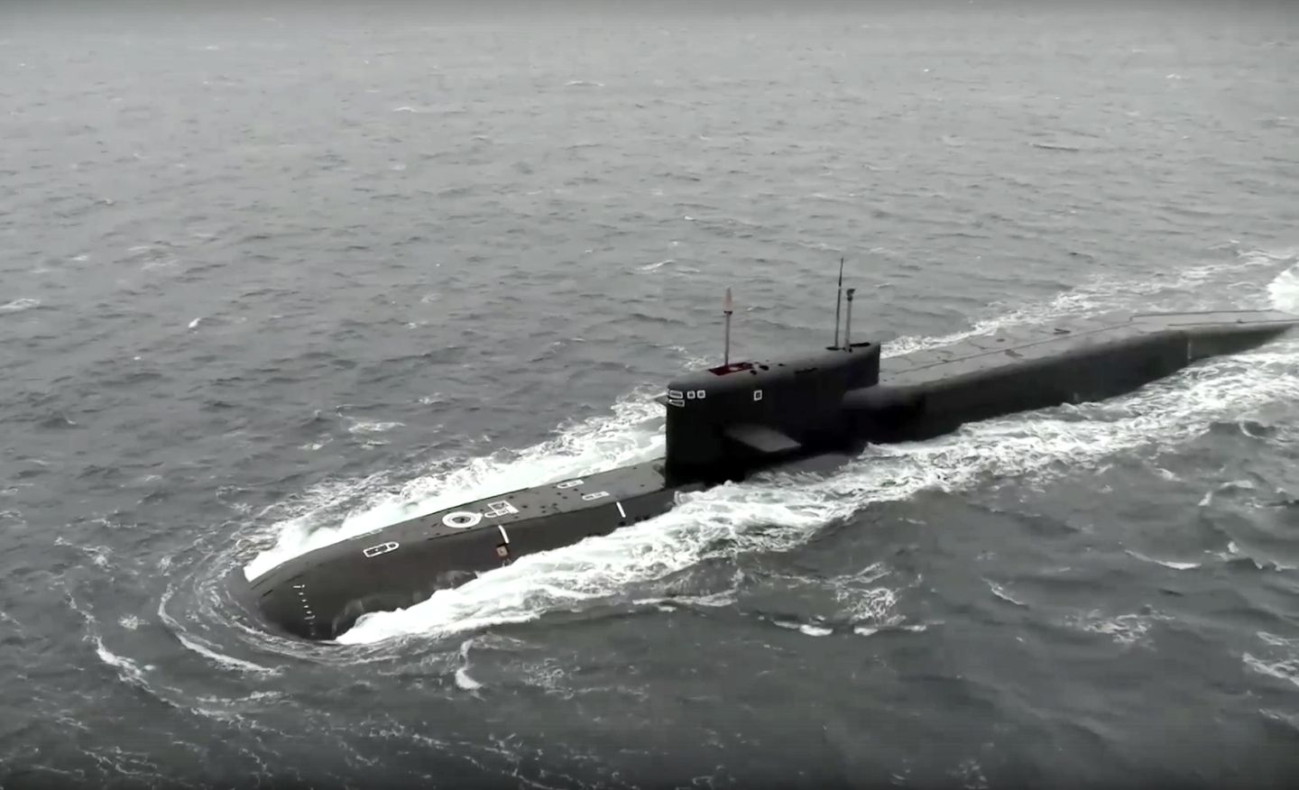 Rusya yakında hipersonik bir füze ateşleyebilen bir denizaltı fırlatacak