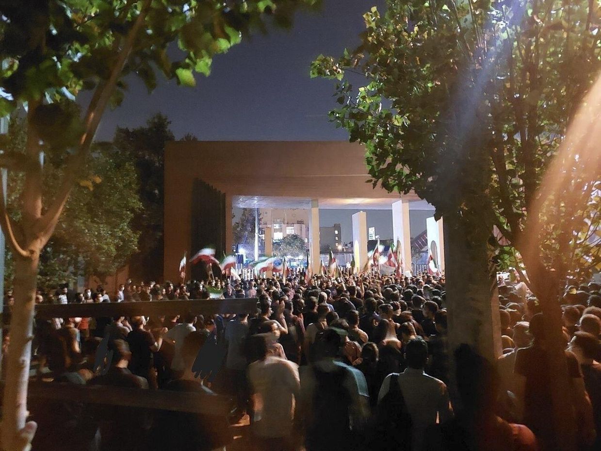 İran'ın seçkin teknik üniversitesi protestoların merkezi olarak ortaya çıkıyor