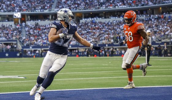 Dallas Cowboys&#39; Jake Ferguson catches a touchdown pass in front of Chicago Bears&#39; Roquan Smith during the first half of an NFL football game Sunday, Oct. 30, 2022, in Arlington, Texas. (AP Photo/Michael Ainsworth) **FILE**