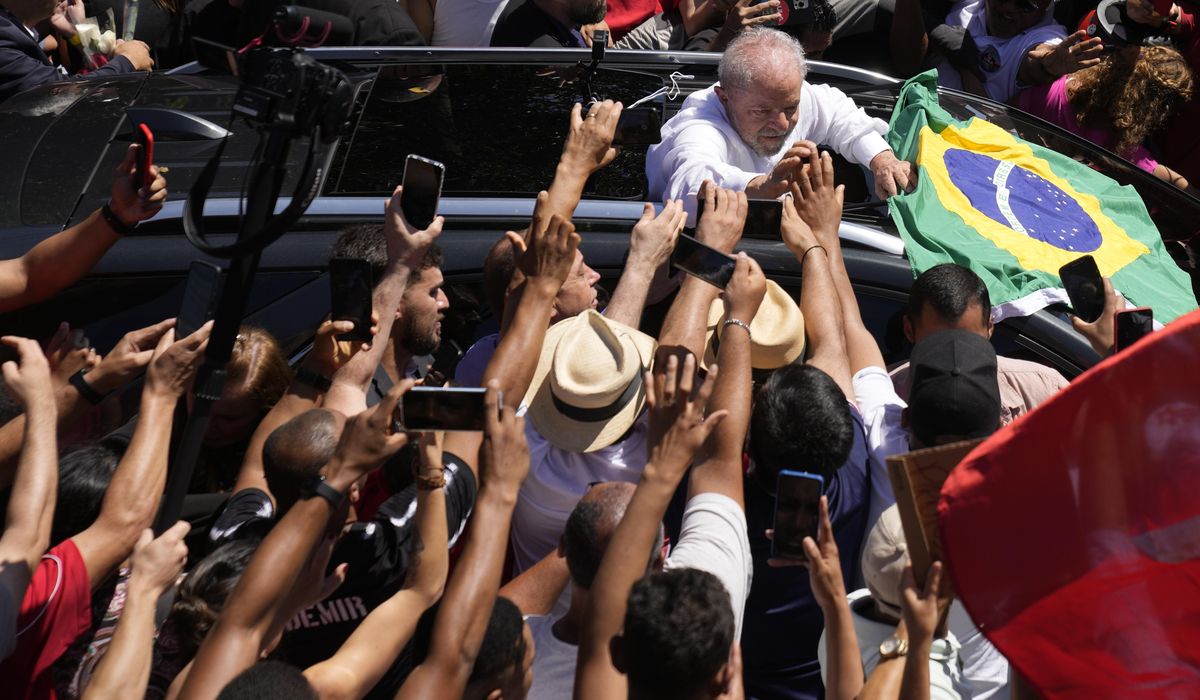 Jair Bolsonaro, el ‘Trump de los trópicos’, guarda silencio mientras Luiz Inacio Lula da Silva declara la victoria en Brasil