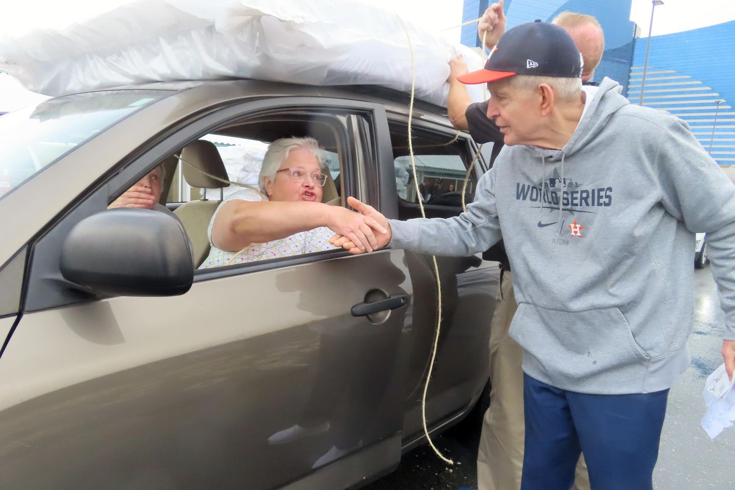 "Mattress Mack" places two million dollar wagers on Dallas Cowboys to beat San Francisco 49ers