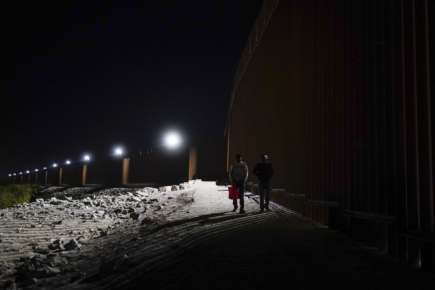 Homeland Security mengklaim kemajuan karena jumlah perbatasan terus mencetak rekor