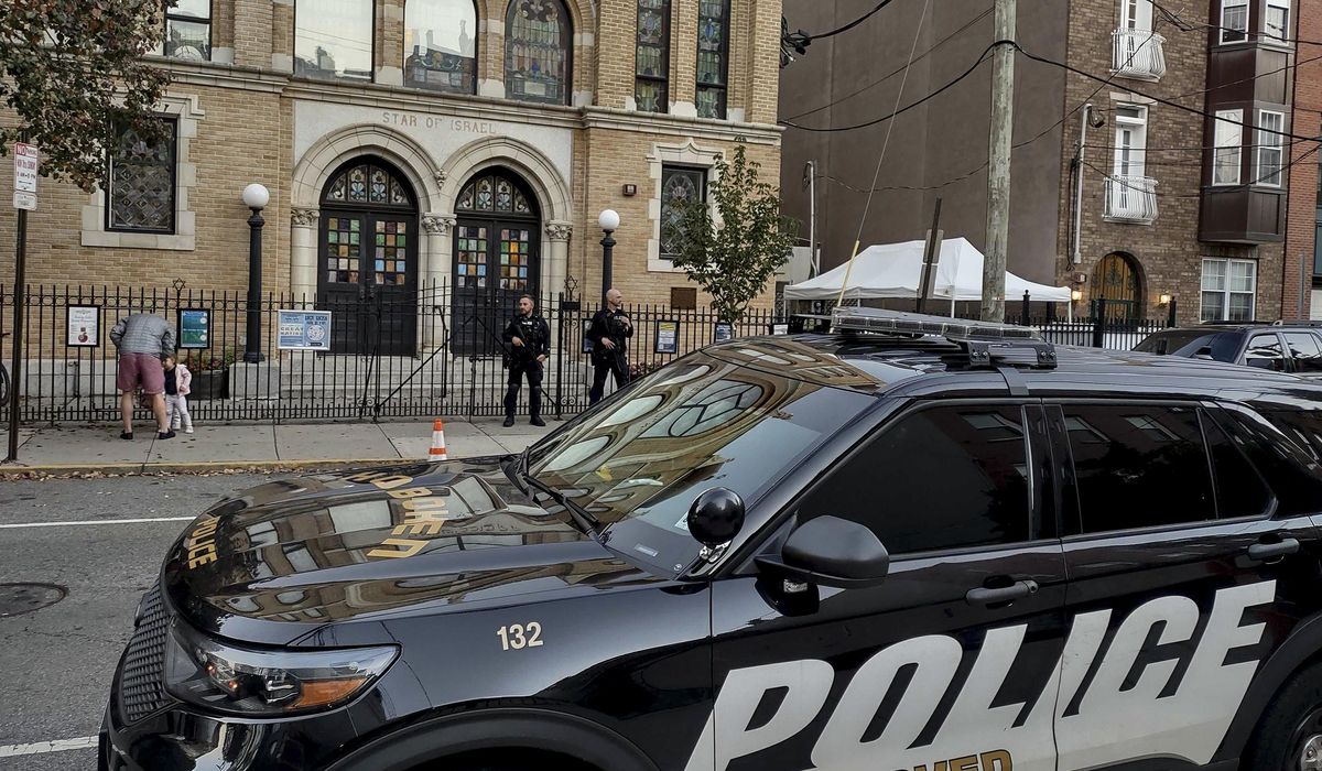 NextImg:Police search for man who threw Molotov cocktail at N.J. synagogue