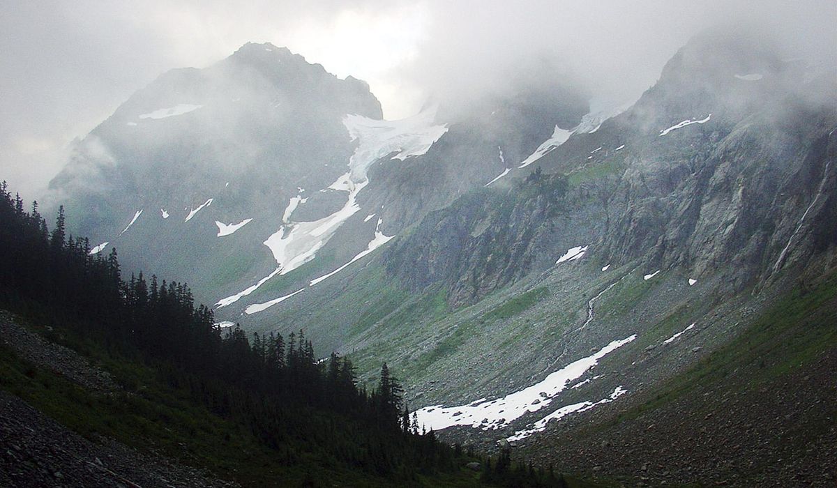 NextImg:Three climbers die in Washington state due to equipment failure