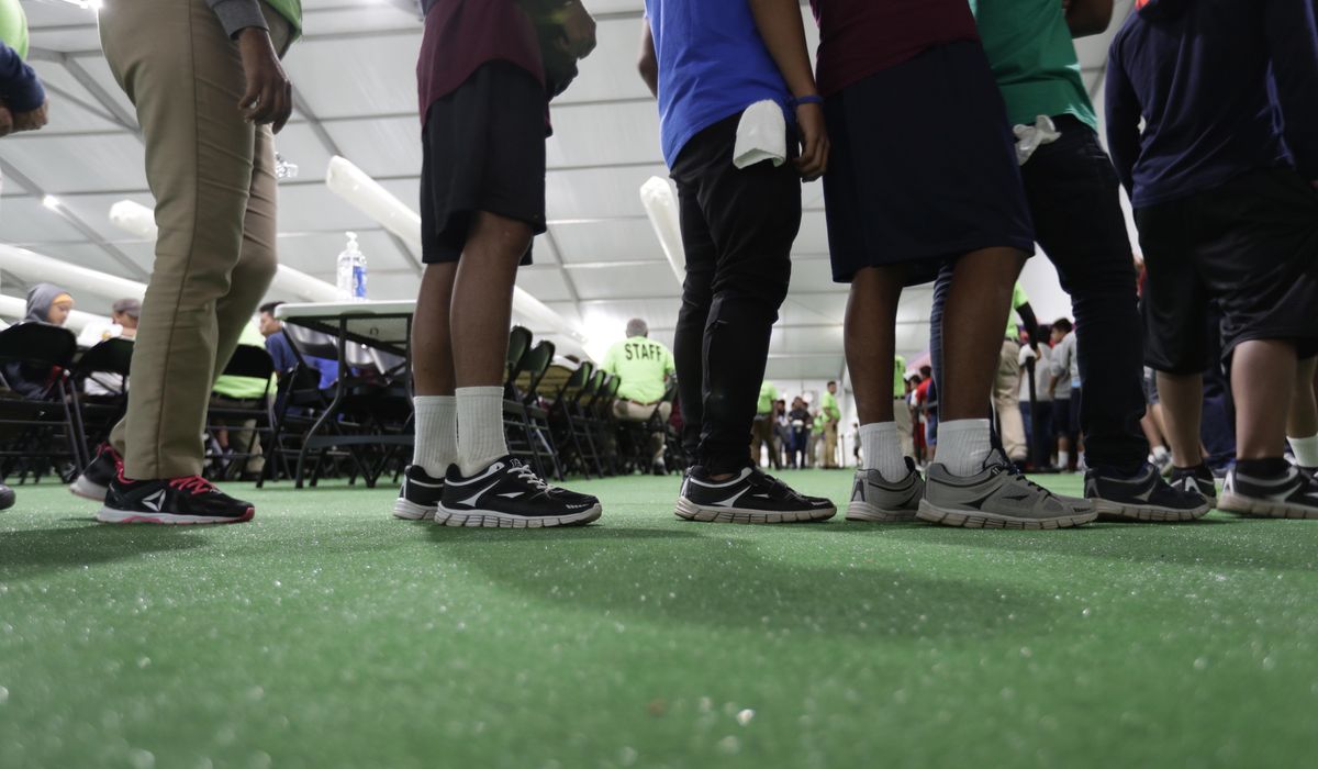 NextImg:DHS lost track of 177,000 illegal immigrants from border surge, inspector general says