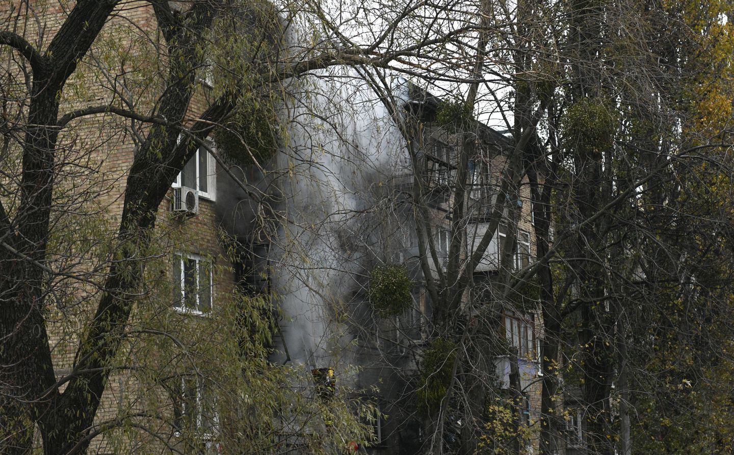 Serangan udara Rusia dilaporkan di kota-kota di seluruh Ukraina