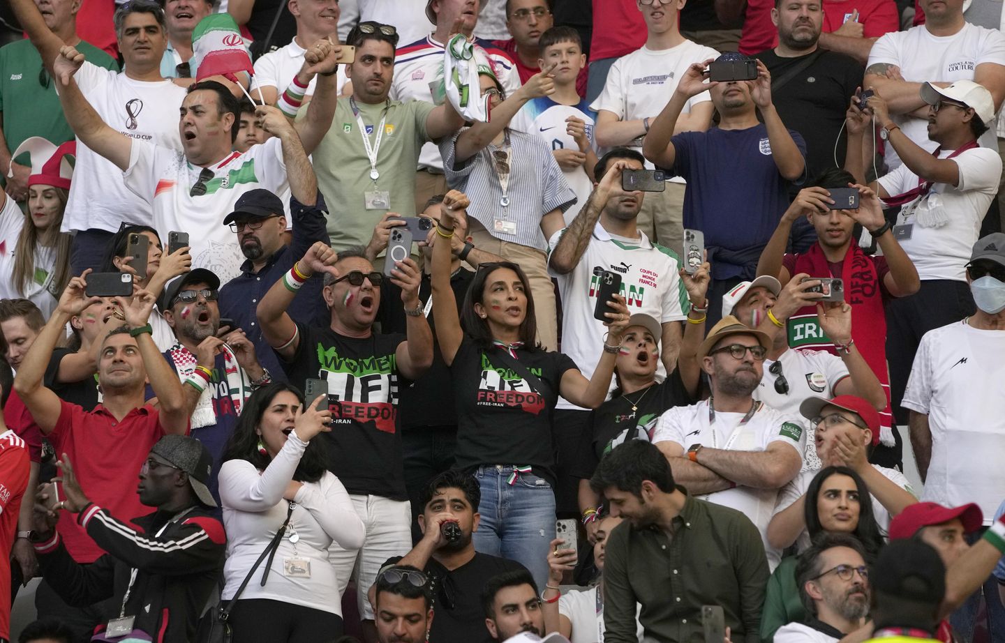 İran medyası protestoları küçük düşürücü Dünya Kupası kaybından sorumlu tuttu