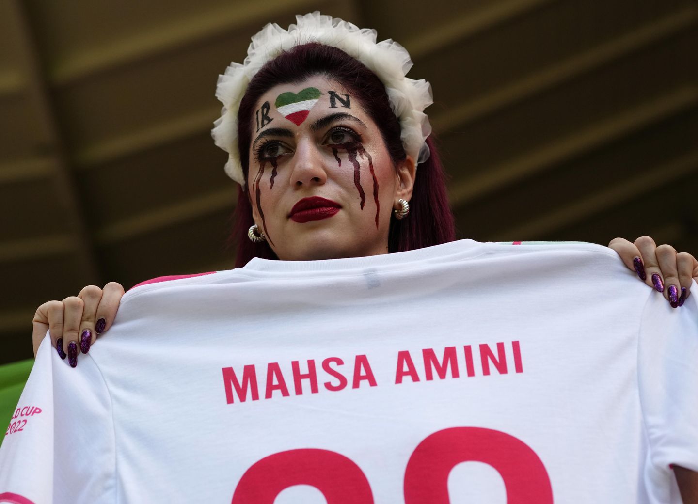İran hükümet destekçileri Dünya Kupası'nda protestocularla karşı karşıya geldi