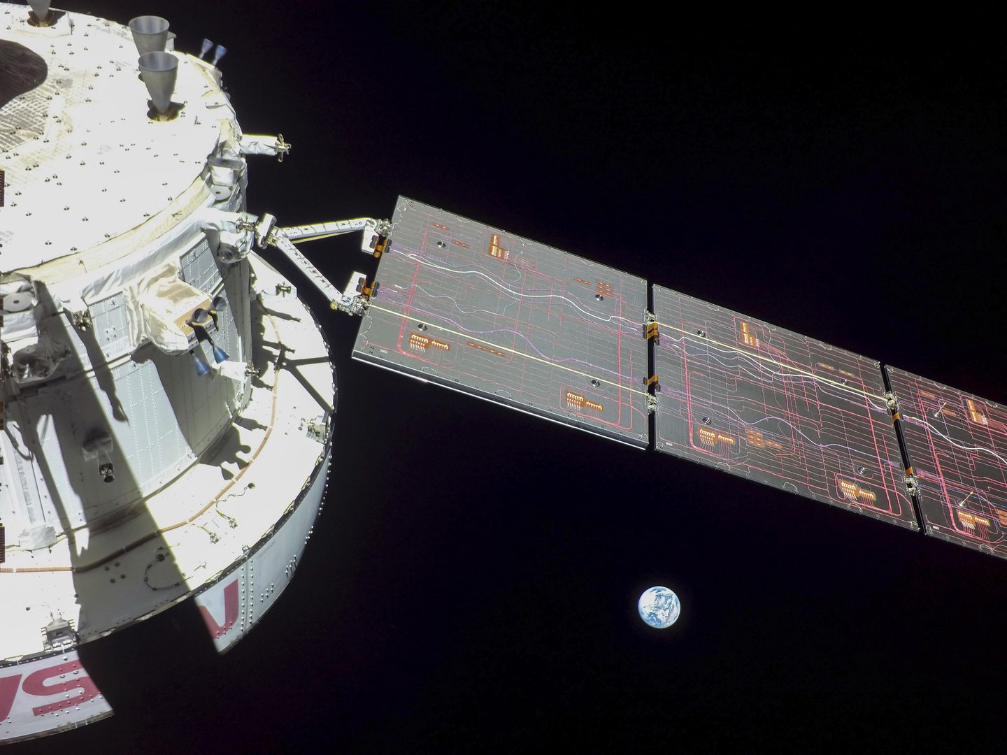 Kapsul Orion NASA memasuki orbit yang sangat jauh di sekitar bulan