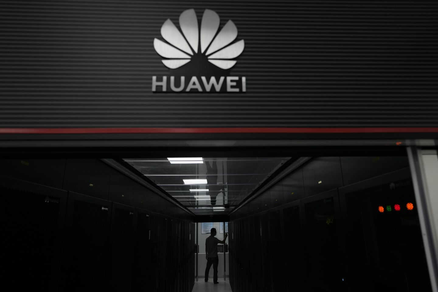 FCC, Huawei ve ZTE'den Çin teknolojisinin satışını ve ithalatını yasakladı