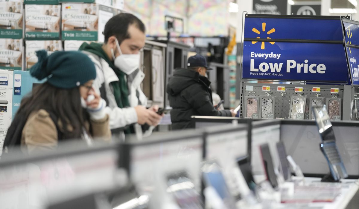 NextImg:U.S. consumer confidence ticks up in March