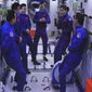 In this photo released by Xinhua News Agency, an image captured off a screen at the Jiuquan Satellite Launch Center in northwest China shows the Shenzhou-15 and Shenzhou-14 crew chatting after a historic gathering in space on Wednesday, Nov. 30, 2022. Three Chinese astronauts docked early Wednesday with their country&#39;s space station, where they will overlap for several days with the three-member crew already onboard and expand the facility to its maximum size. (Guo Zhongzheng/Xinhua via AP)