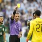 Referee Slavko Vincic of Slovenia, centre, show a yellow card to Saudi Arabia&#39;s goalkeeper Mohammed Al-Owais during the World Cup group C soccer match between Argentina and Saudi Arabia at the Lusail Stadium in Lusail, Qatar, Tuesday, Nov. 22, 2022. (AP Photo/Ebrahim Noroozi)