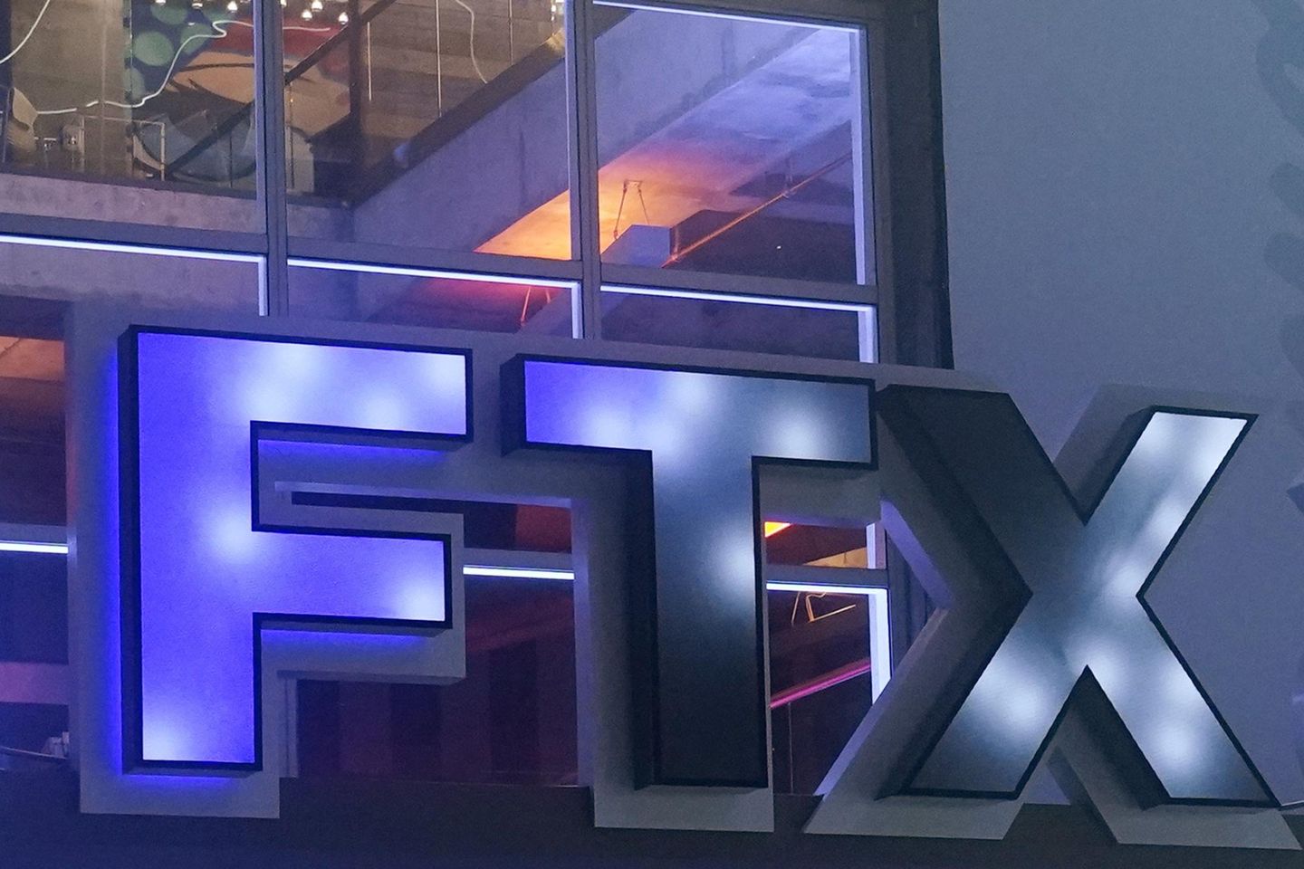 SEC menagih Sam Bankman-Fried, mantan CEO FTX, dengan menipu investor crypto