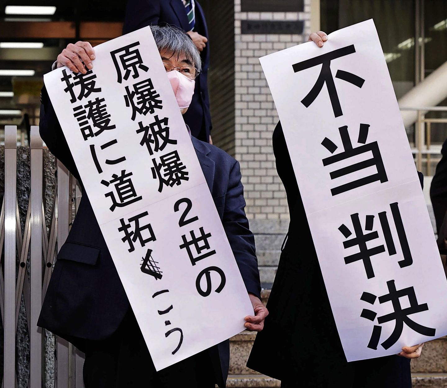 Mahkeme, Nagazaki'deki atom bombasından kurtulanların çocuklarına devlet yardımını reddetti