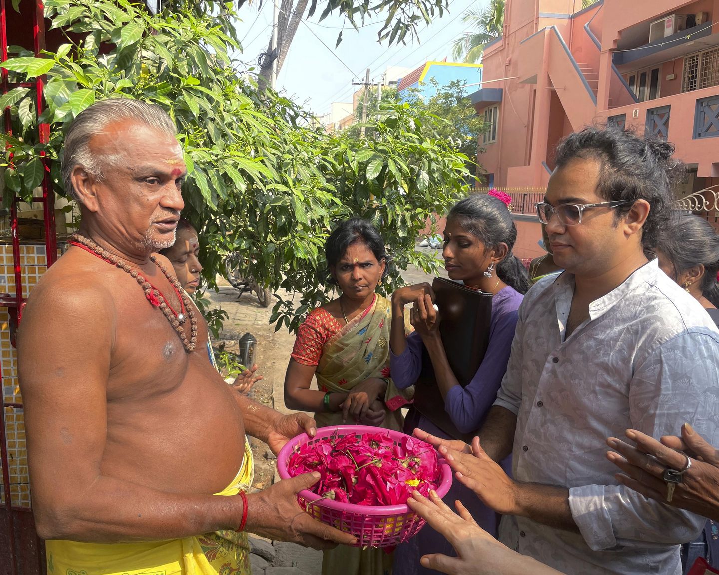 Hindistan'ın vize tapınakları yurt dışına gitmek isteyen adanmışları cezbediyor