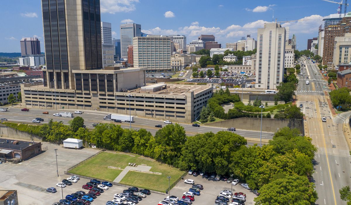 NextImg:Virginia again named top state for business by CNBC