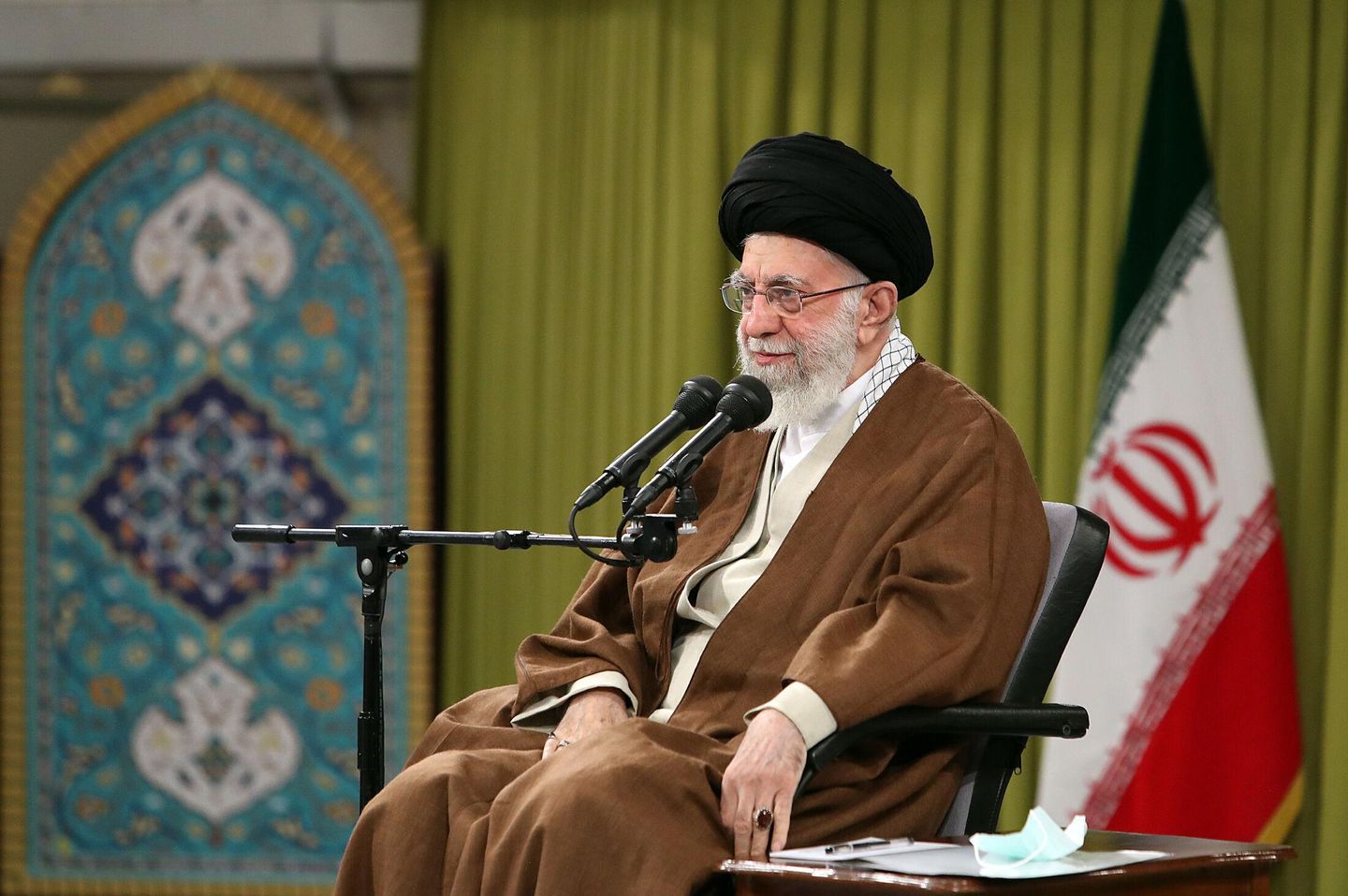 İran'ın üst düzey lideri şüpheli zehirlenmelerin 'affedilemez' olduğunu söyledi