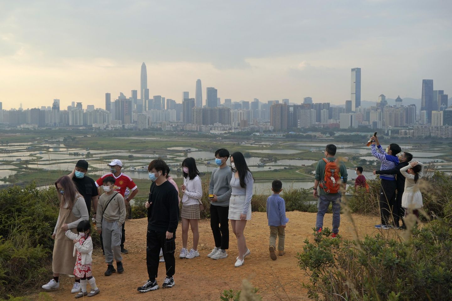 Hong Kong sakinleri, anakara akınından korkarak COVID için aşı olmak için acele ediyor
