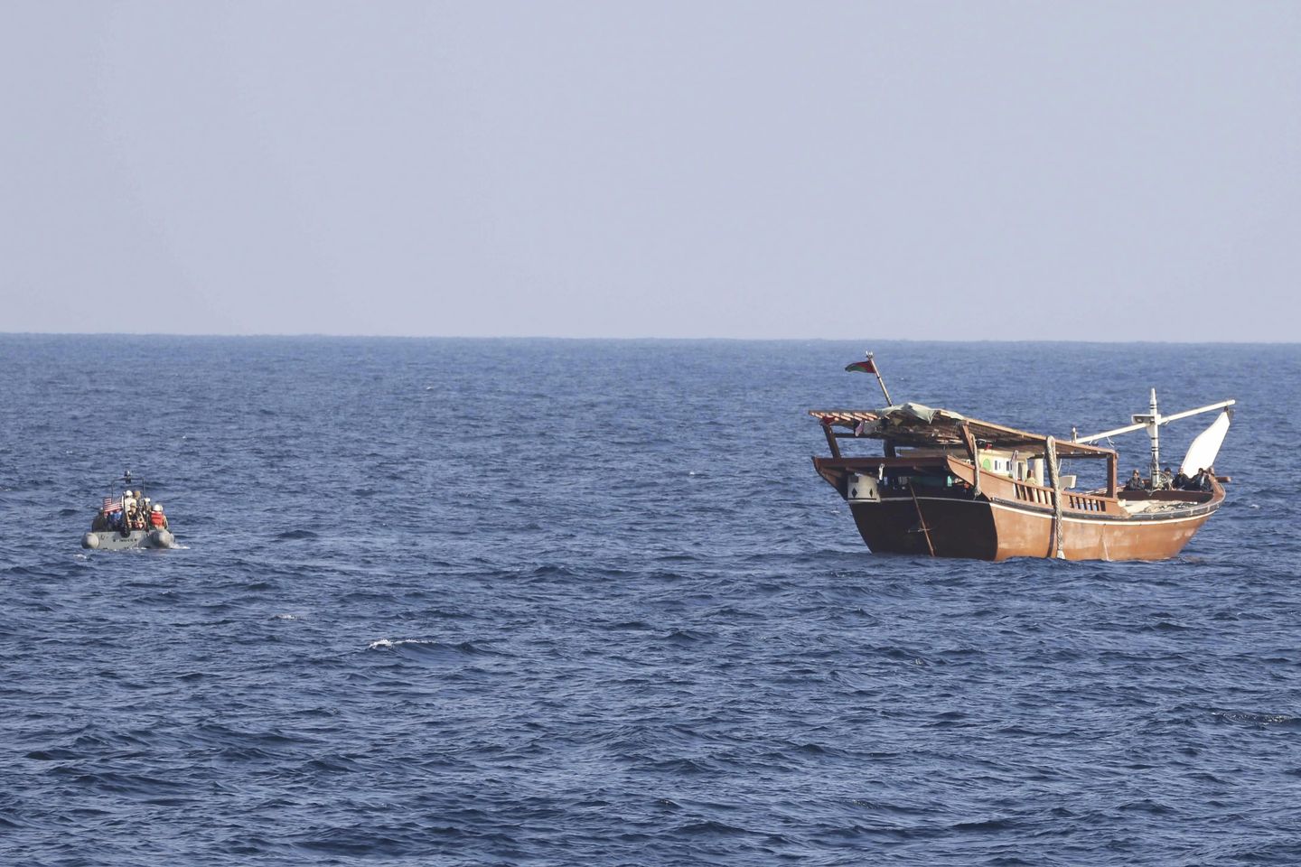 Donanma, İran'dan Yemen'e yasa dışı silah taşıyan balıkçı teknesine el koydu
