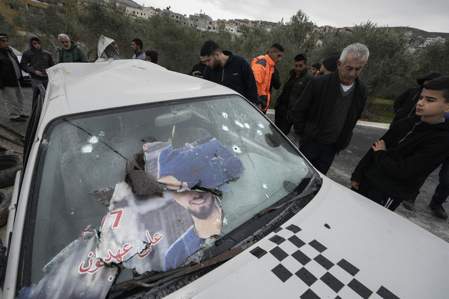 İsrail güçleri 2 Filistinliyi öldürdü, askerlerin saldırıya uğradığını söyledi