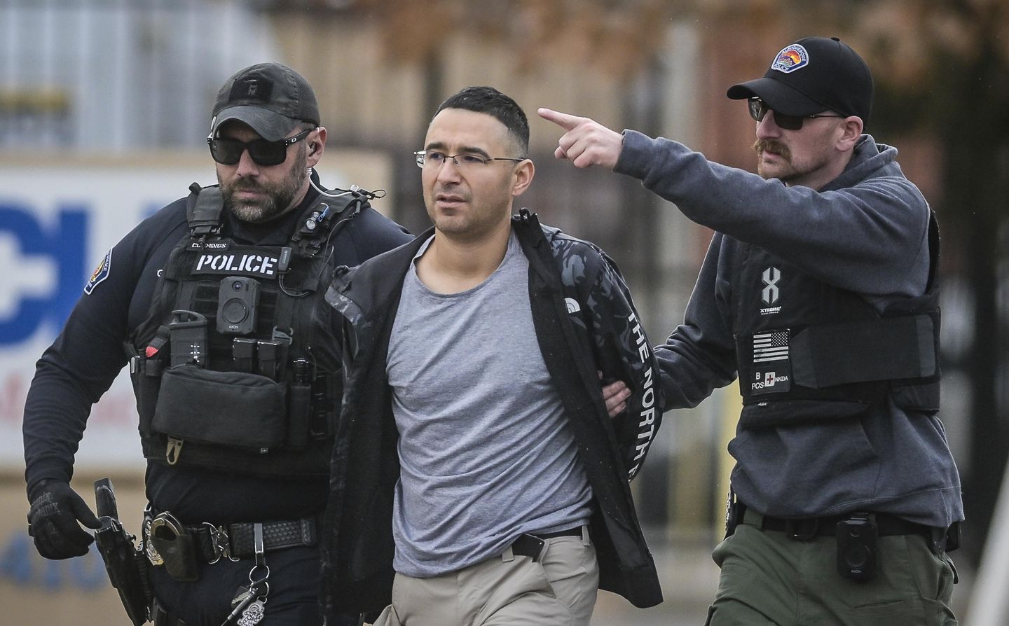 Solomon Pena, mantan kandidat Partai Republik, ditangkap dalam penembakan di rumah anggota parlemen New Mexico
