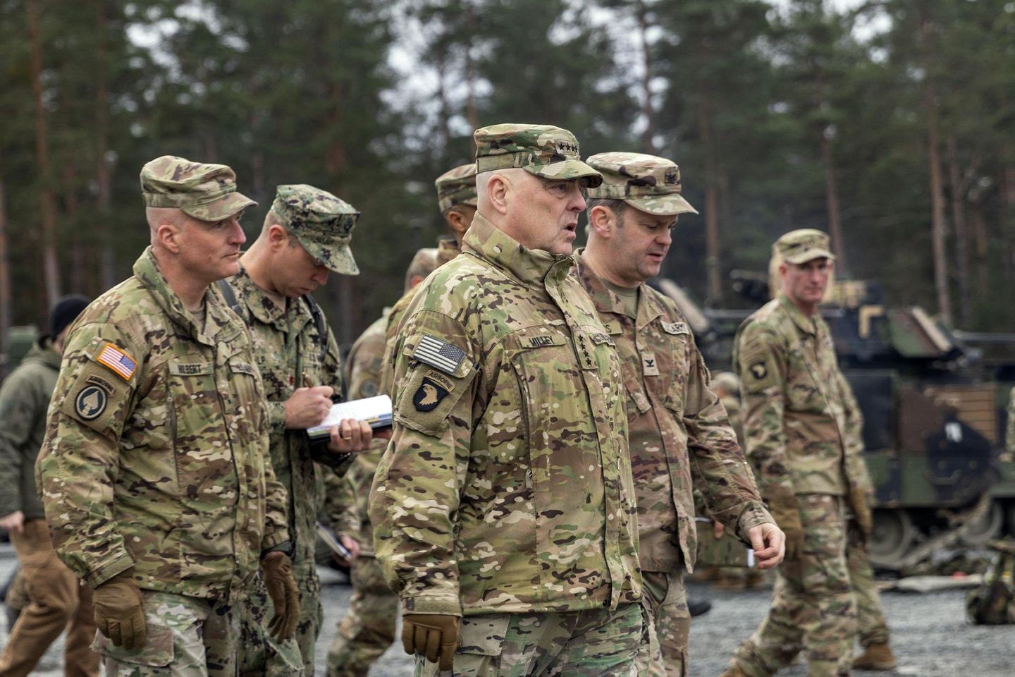 Jenderal Mark Milley mengunjungi pelatihan tentara Ukraina di pangkalan AS di Jerman