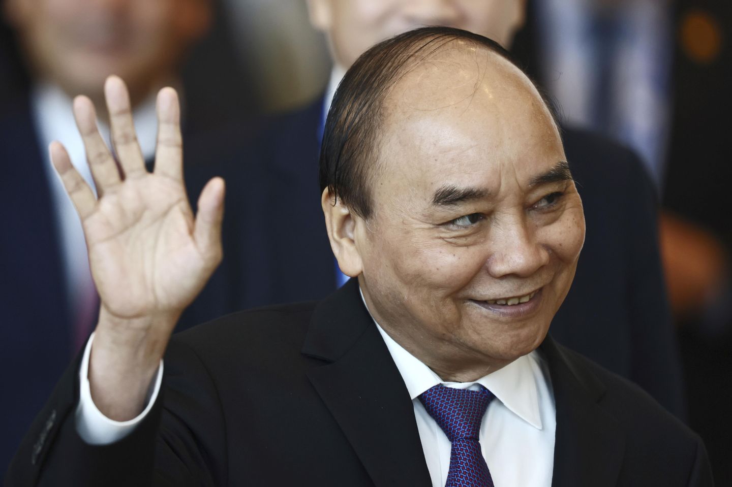 Vietnam Devlet Başkanı Nguyen Xuan Phuc, büyük skandallarla suçlanarak istifa etti