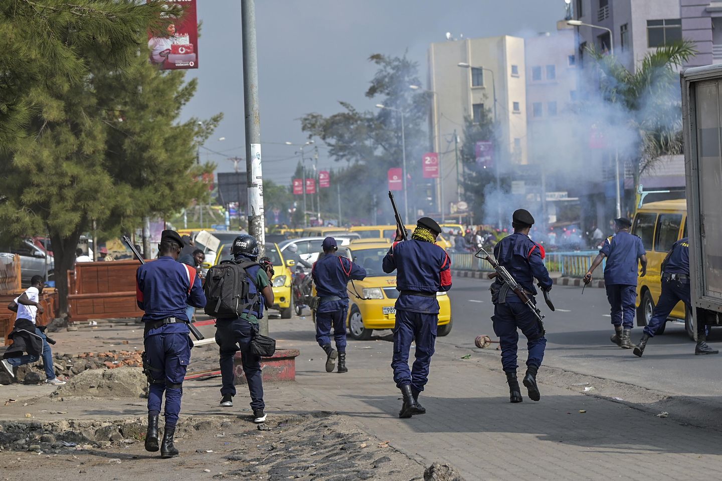 Yabancı birliklere karşı çıkan Kongo protestocularına göz yaşartıcı gaz atıldı