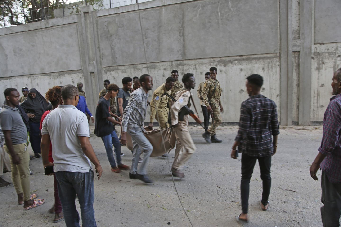 Aşırılık yanlıları hükümete saldırıyor Somali'nin başkentinde ofis; 5 ölü
