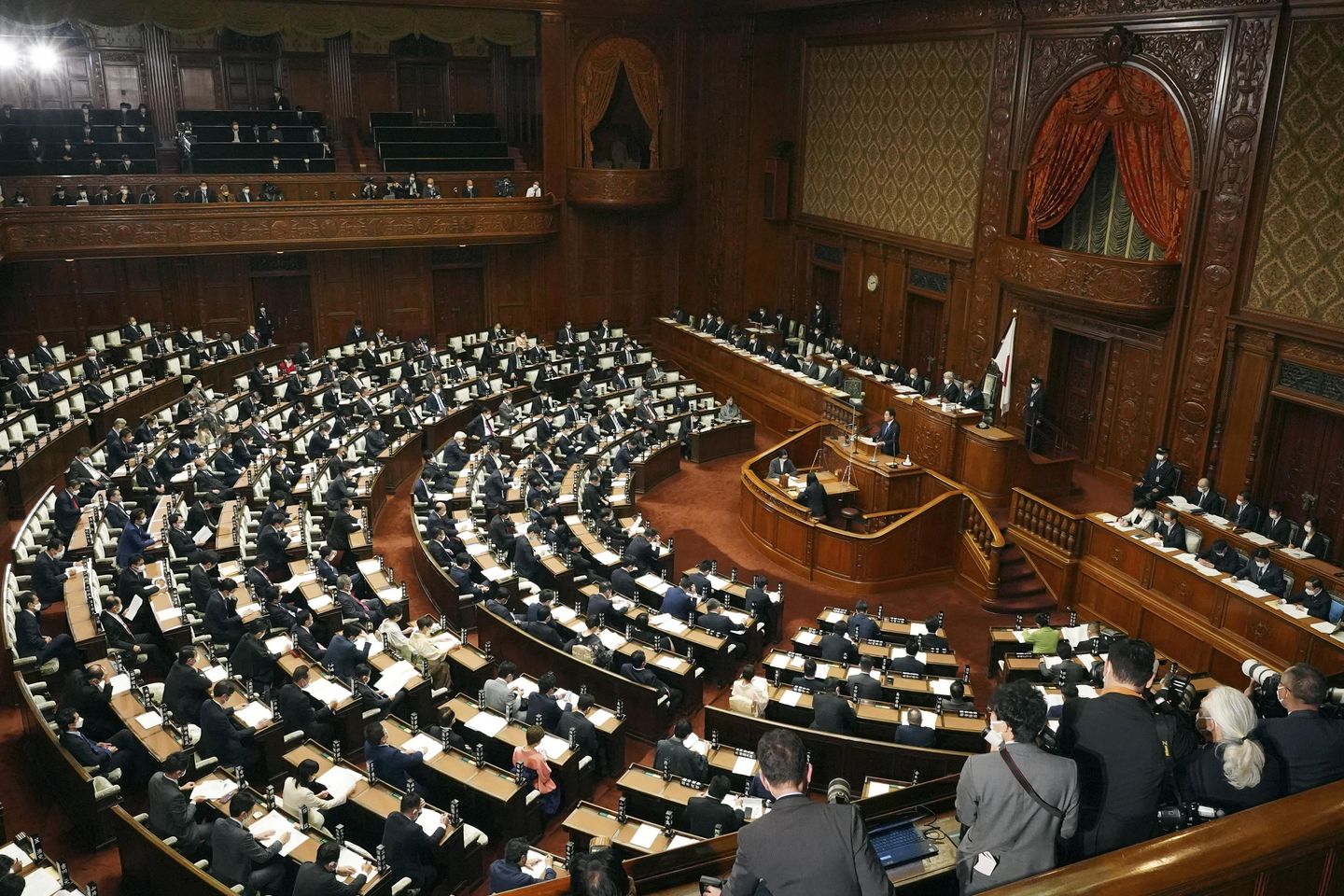Japon dedikoducu YouTuber, ortaya çıkmadığı için Japonya parlamentosunun üst kanadından ihraç edildi