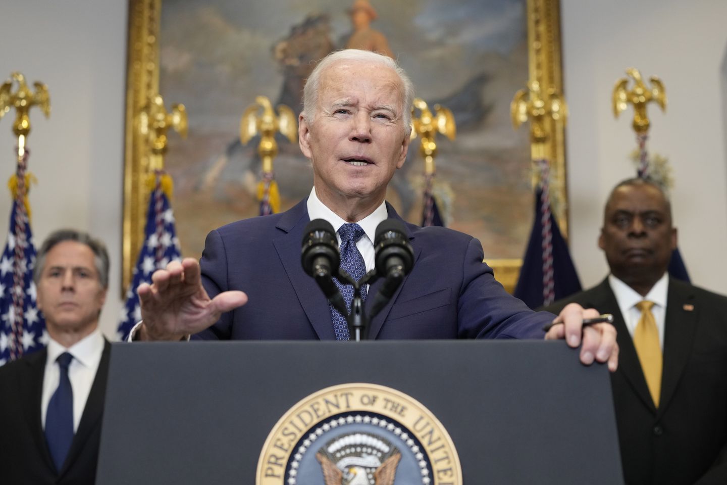 Joe Biden mengatakan tank AS untuk Ukraina “bukan ancaman ofensif” ke Rusia