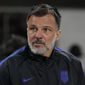 United States interim head coach Anthony Hudson stands on the sideline before an international friendly soccer match against Serbia in Los Angeles, Wednesday, Jan. 25, 2023. (AP Photo/Ashley Landis)