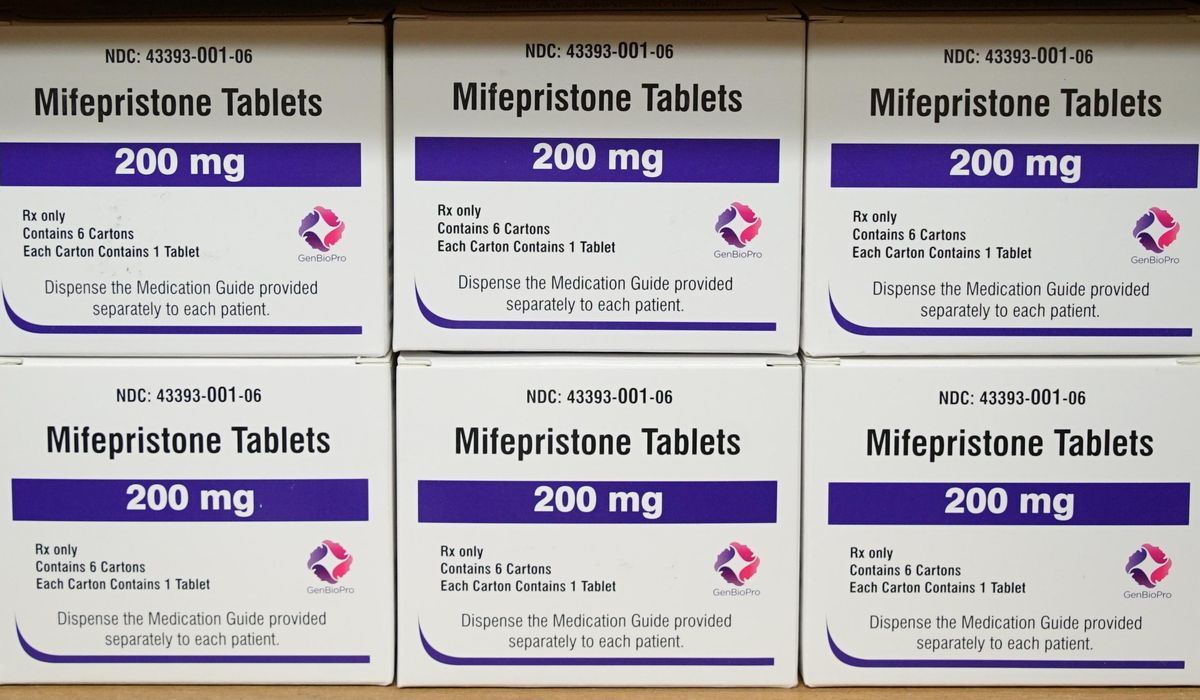 NextImg:Biden hails CVS/Walgreens decision to dispense abortion pill