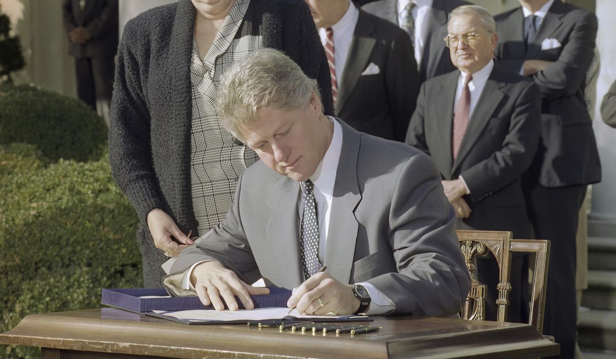 NextImg:Joe Biden, Bill Clinton mark 3 decades of family leave act